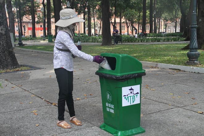 Lắp đặt 500 thùng rác công cộng ở Hà Nội
