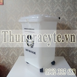 Thùng rác y tế màu trắng